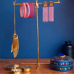 Boîte dorée et étoiles