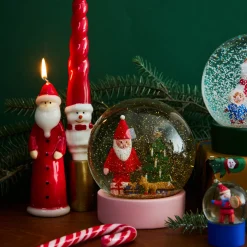 Boule à neige bonhomme de neige et enfants