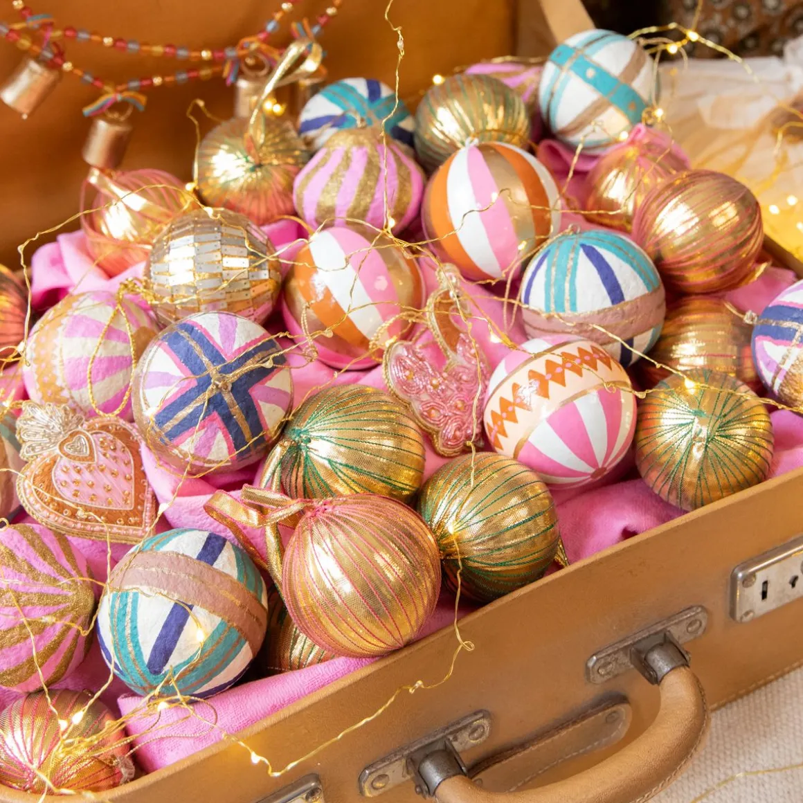 Boule de Noël graphique vert et terracotta