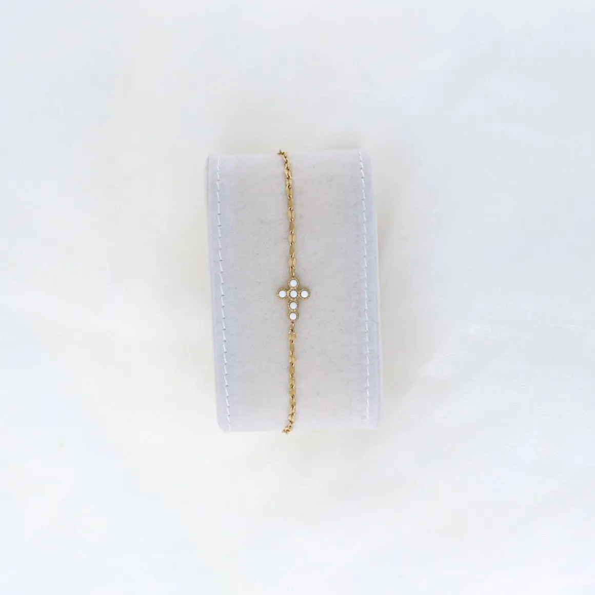Bracelet doré croix blanche