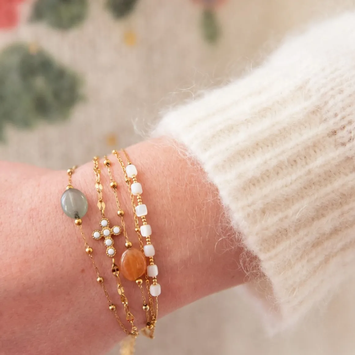 Bracelet doré croix blanche