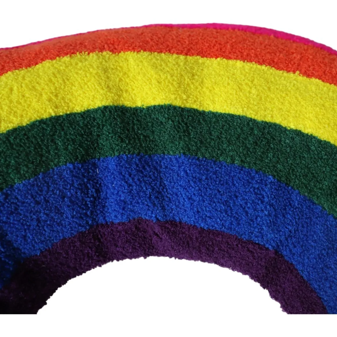 Coussin Punch Needle arc-en-ciel brodé