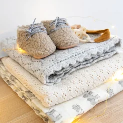 Couverture pointelle grise