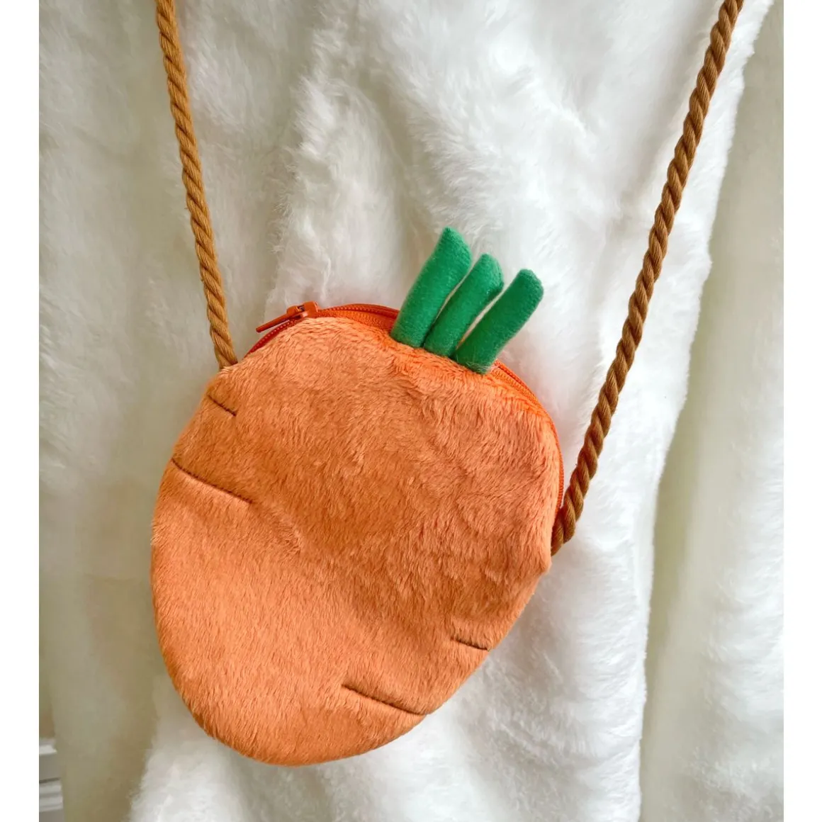 Déguisement cape Lapin et sac carotte