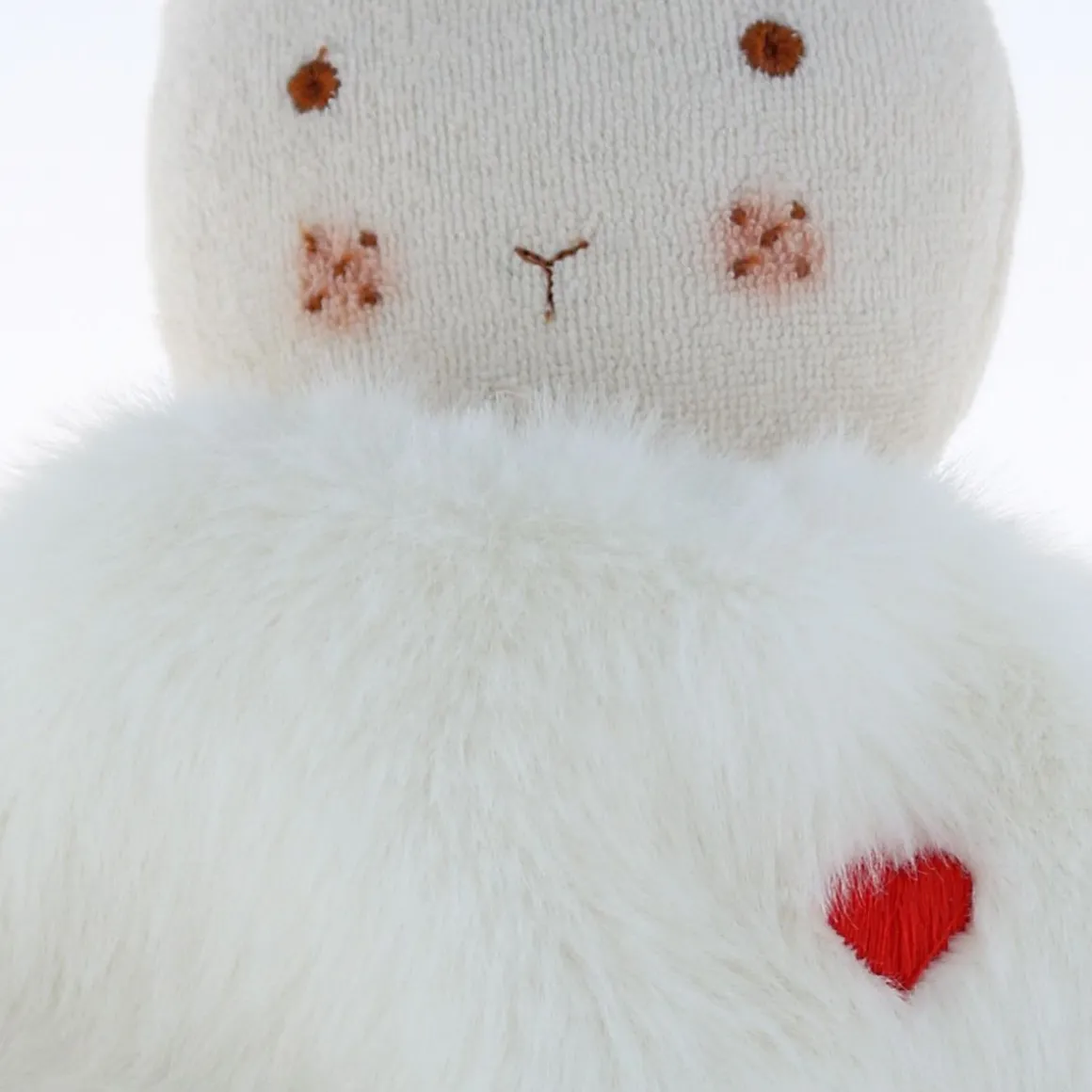 Doudou lapin blanc brodé coeur - Lapin d'amour
