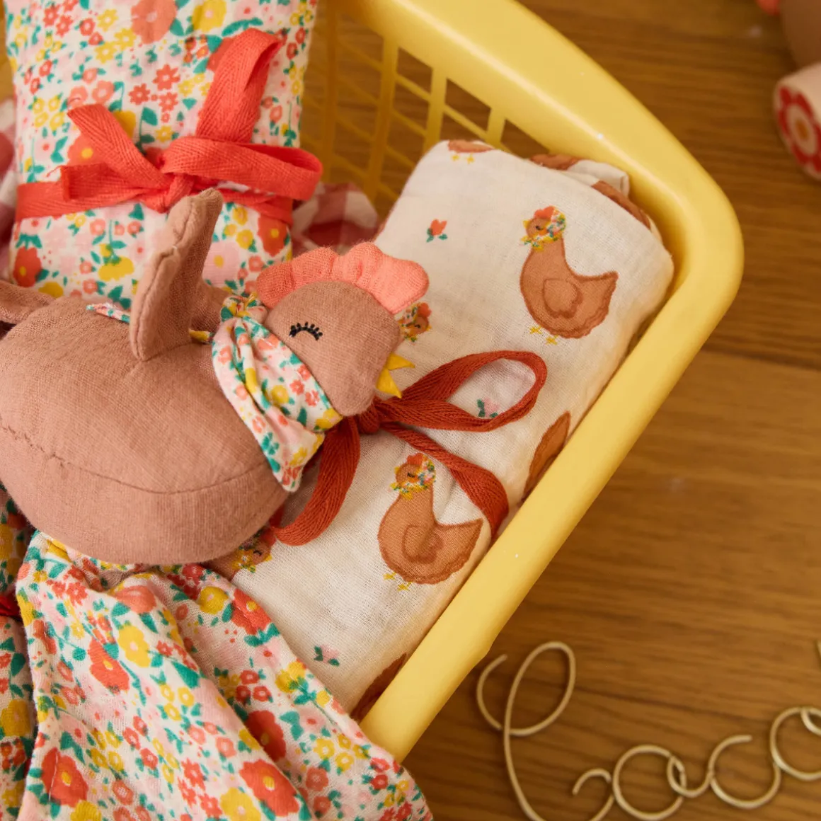 Doudou plat fleuri et poule - La petite poule rousse