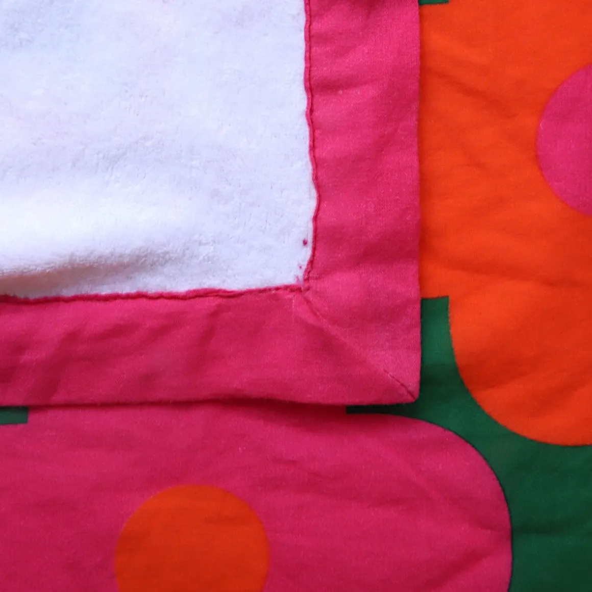 Fouta éponge à fleurs rose et orange - Copacabana party !
