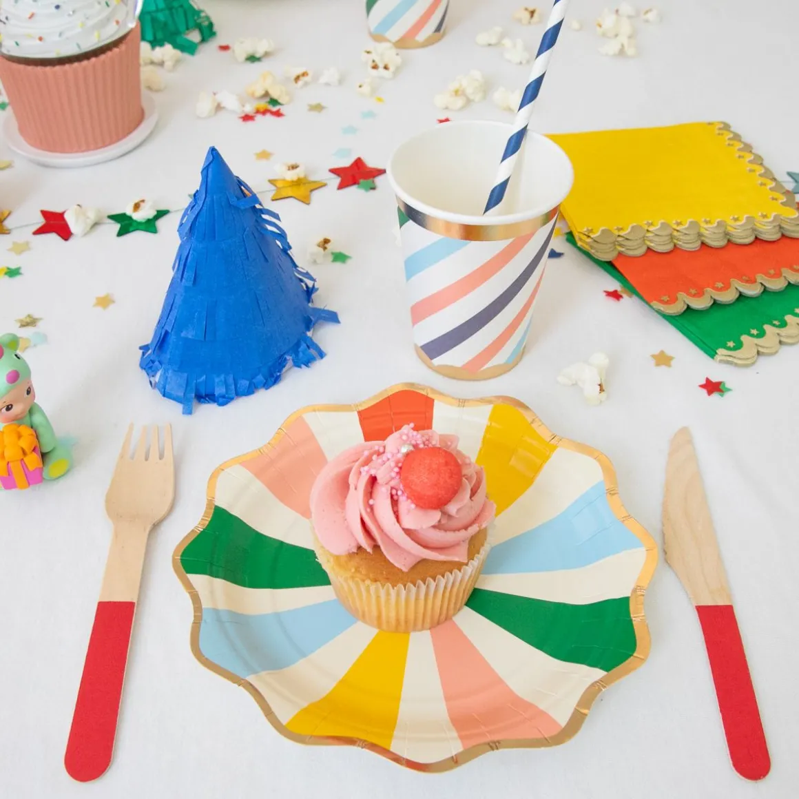 Lot de 8 assiettes colorées cirque