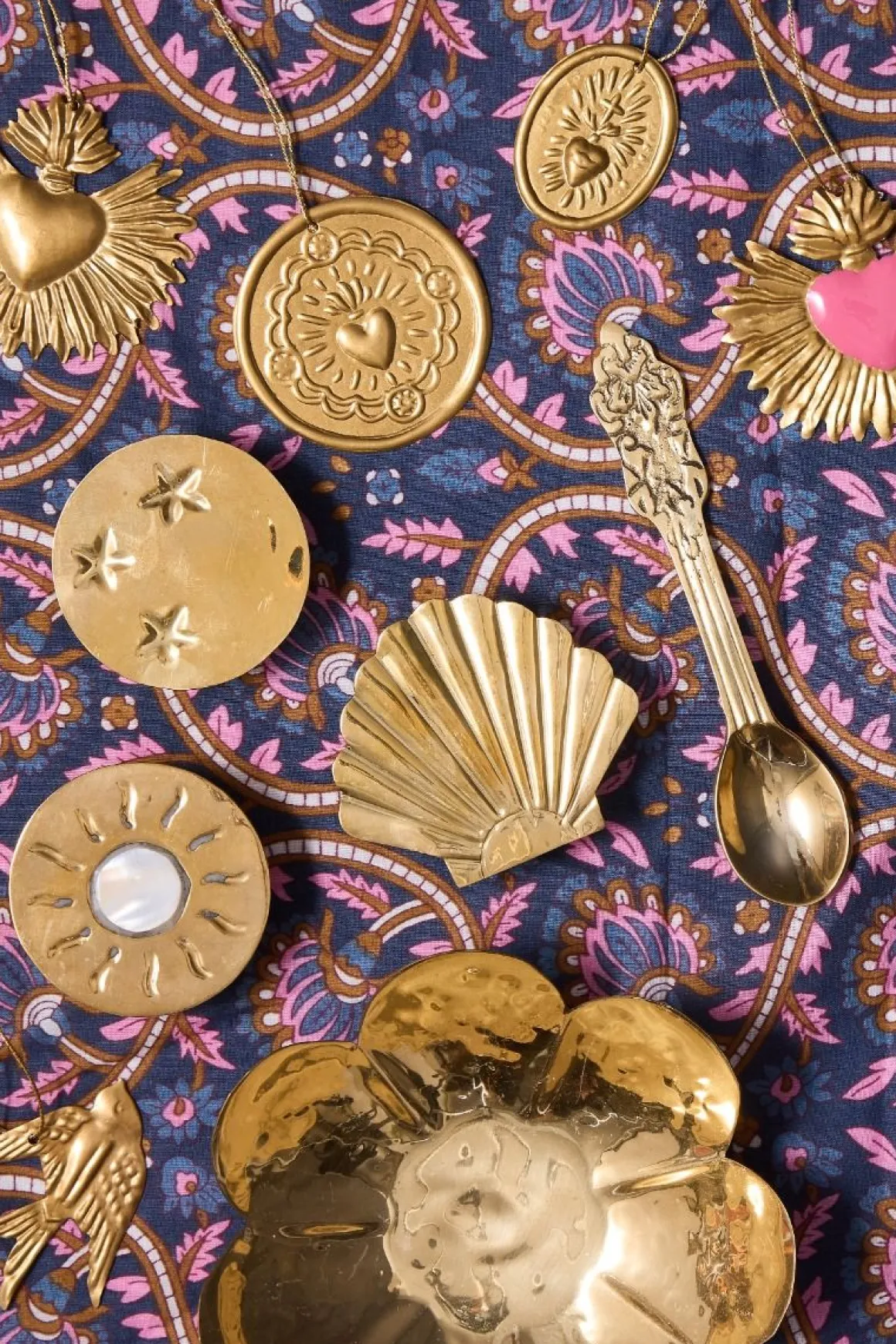 Médaille ovale cœur ex-voto doré