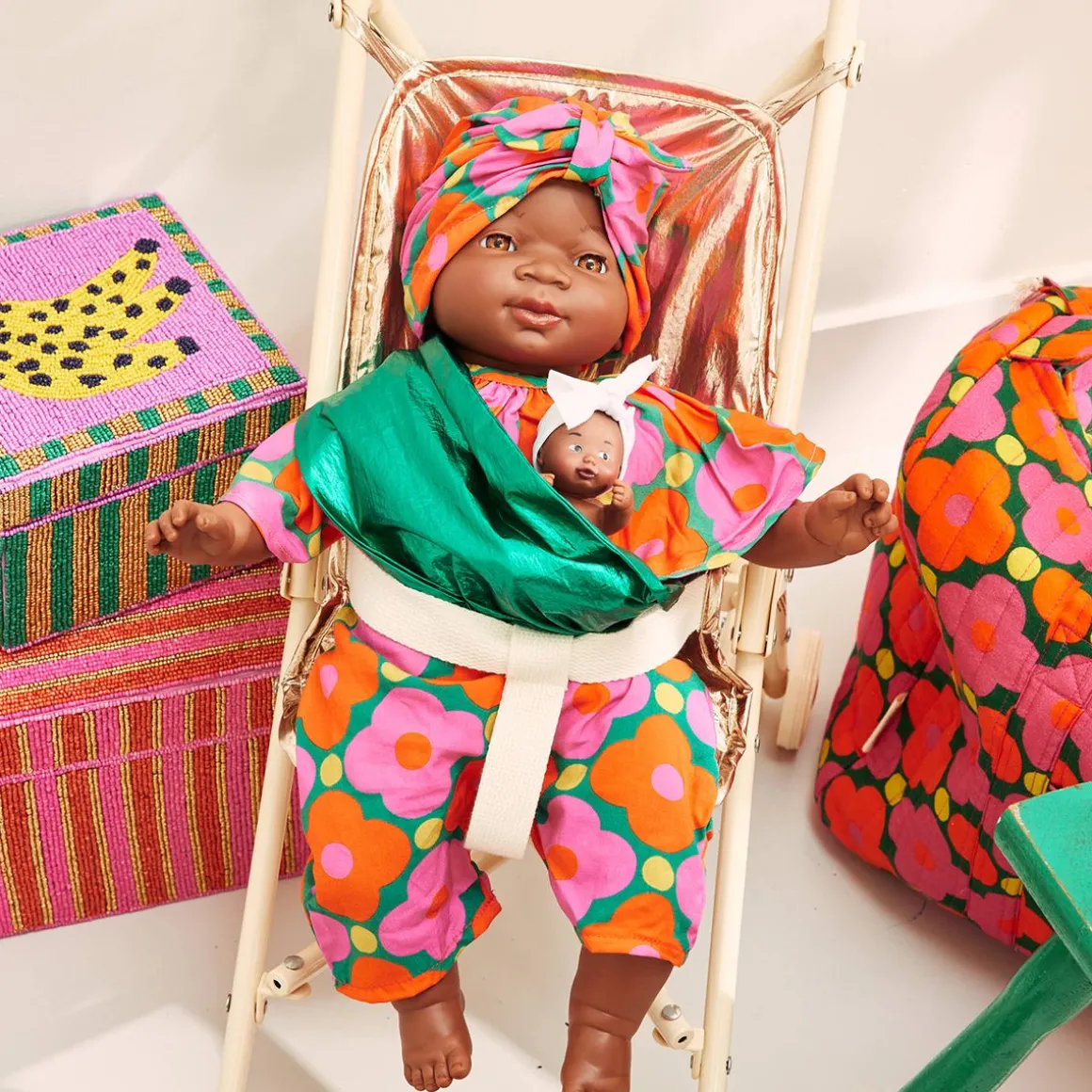 Mini poupée bébé assis