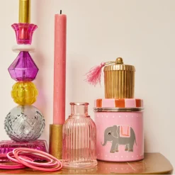 Petit vase en verre rose