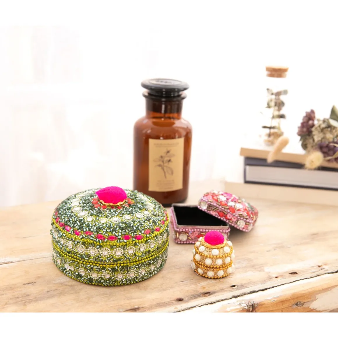 Petite boîte indienne ronde or et fushia