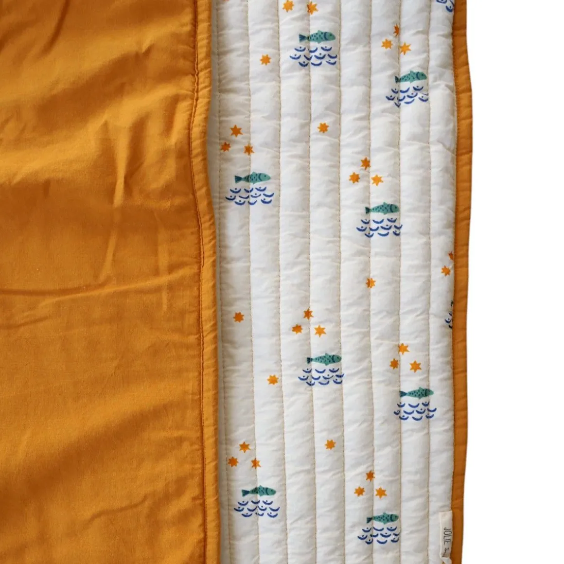Plaid matelassé ocre et écru poissons - Ma bonne étoile