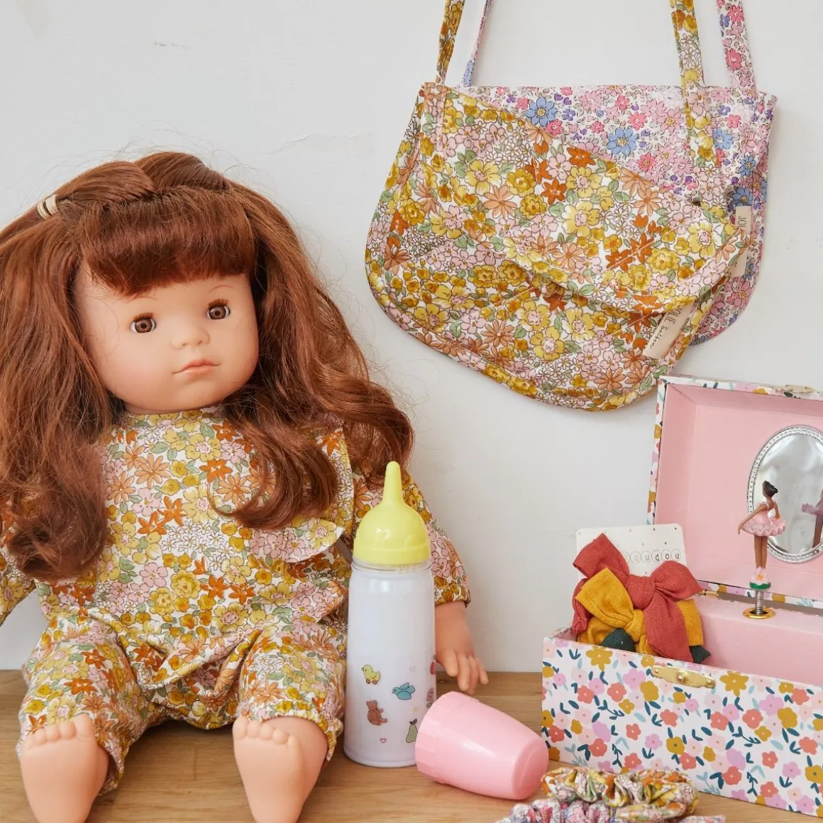 Poupée Solange fleurie jaune