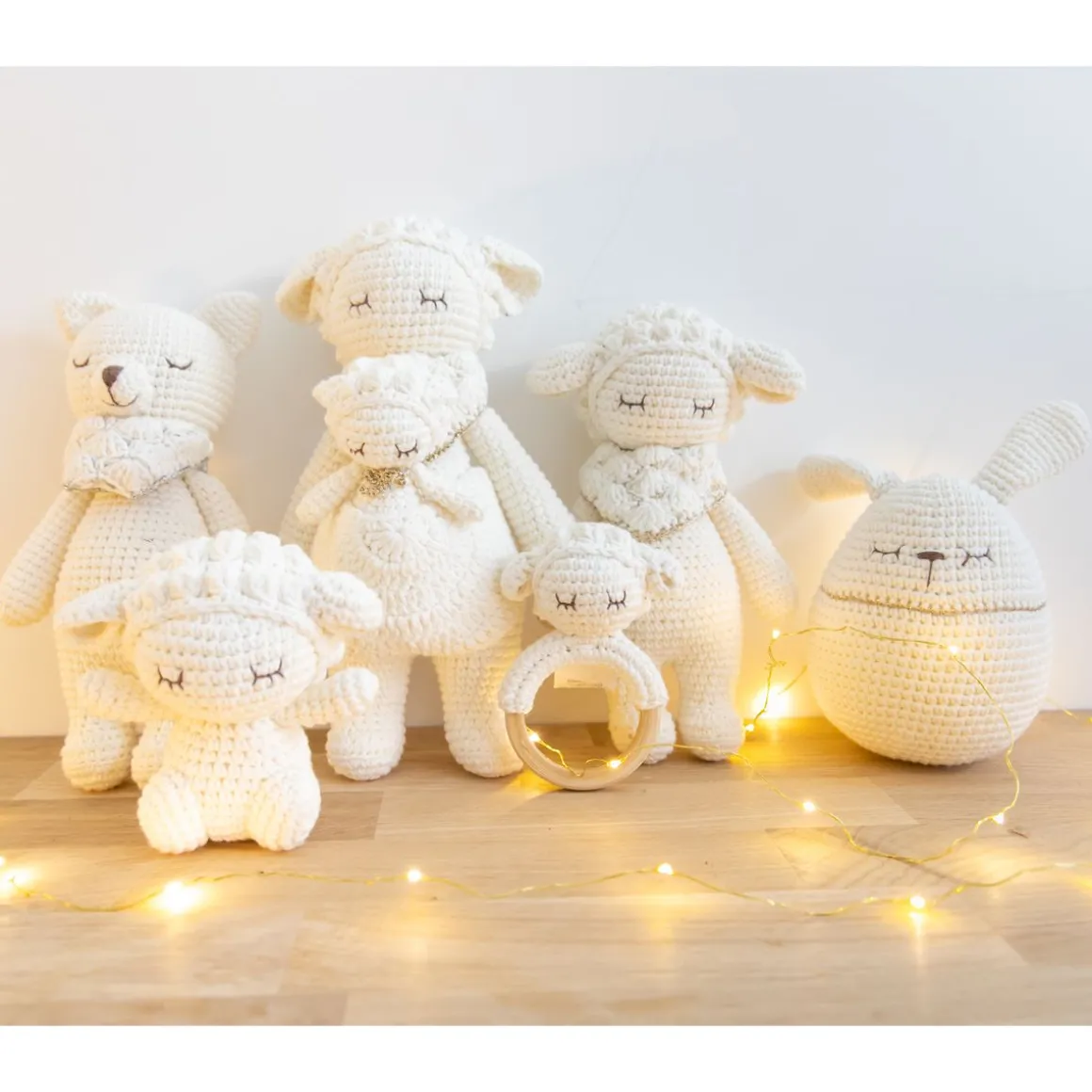 Renard argenté debout en crochet