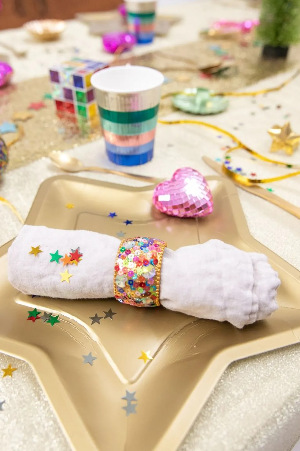 Rond de serviette à sequins multicolores