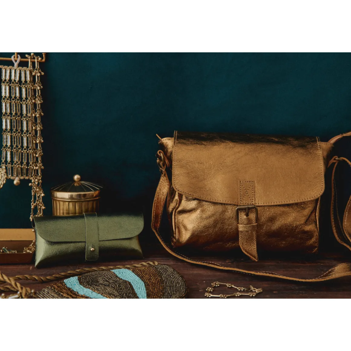 Sacoche cuir une boucle cuivre doré