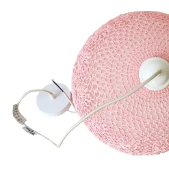 Suspension en crochet rose