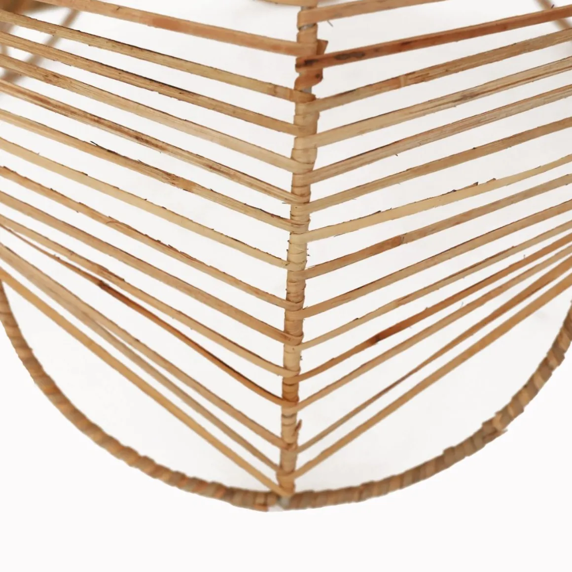 Suspension luminaire en rotin forme tulipe