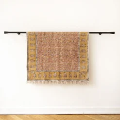 Tapis à motifs moutarde et rose 120 x 180