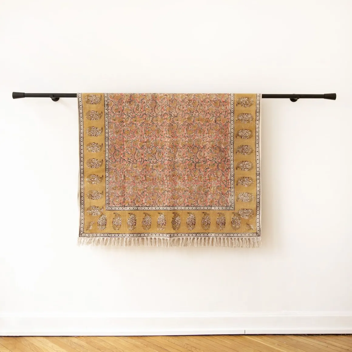 Tapis à motifs moutarde et rose 120 x 180