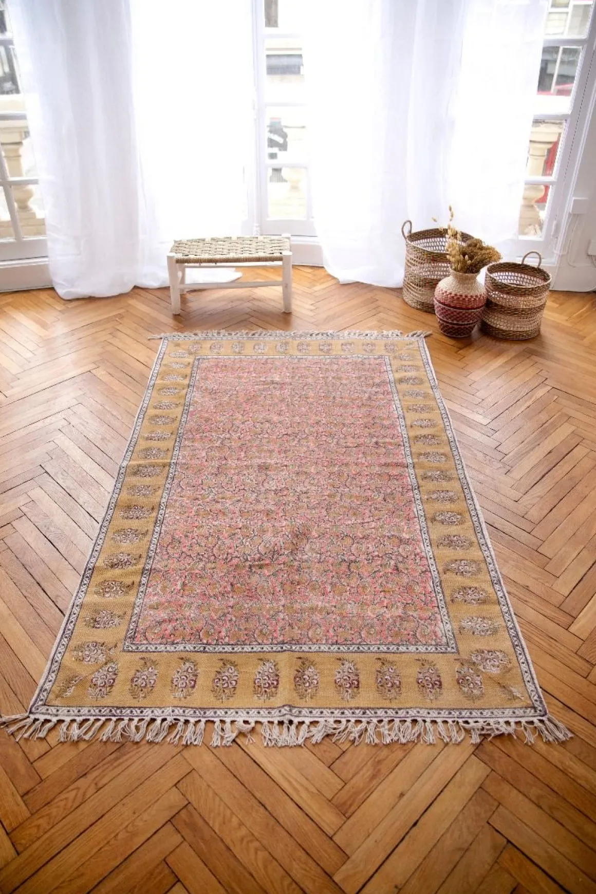 Tapis à motifs moutarde et rose 120 x 180