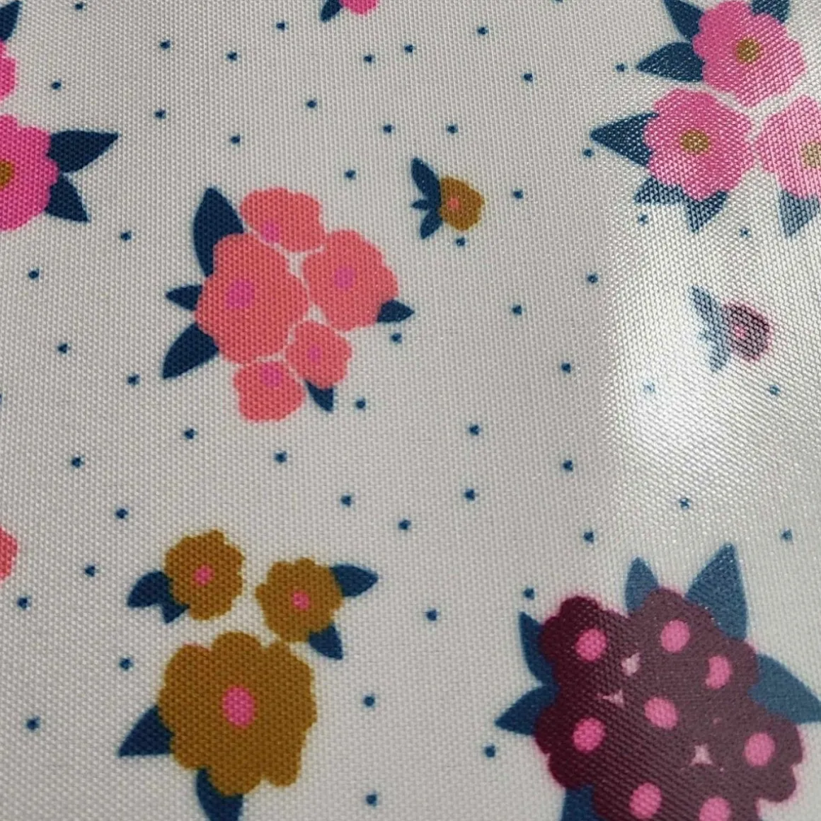 Toile cirée fleurs roses - La vie en rose