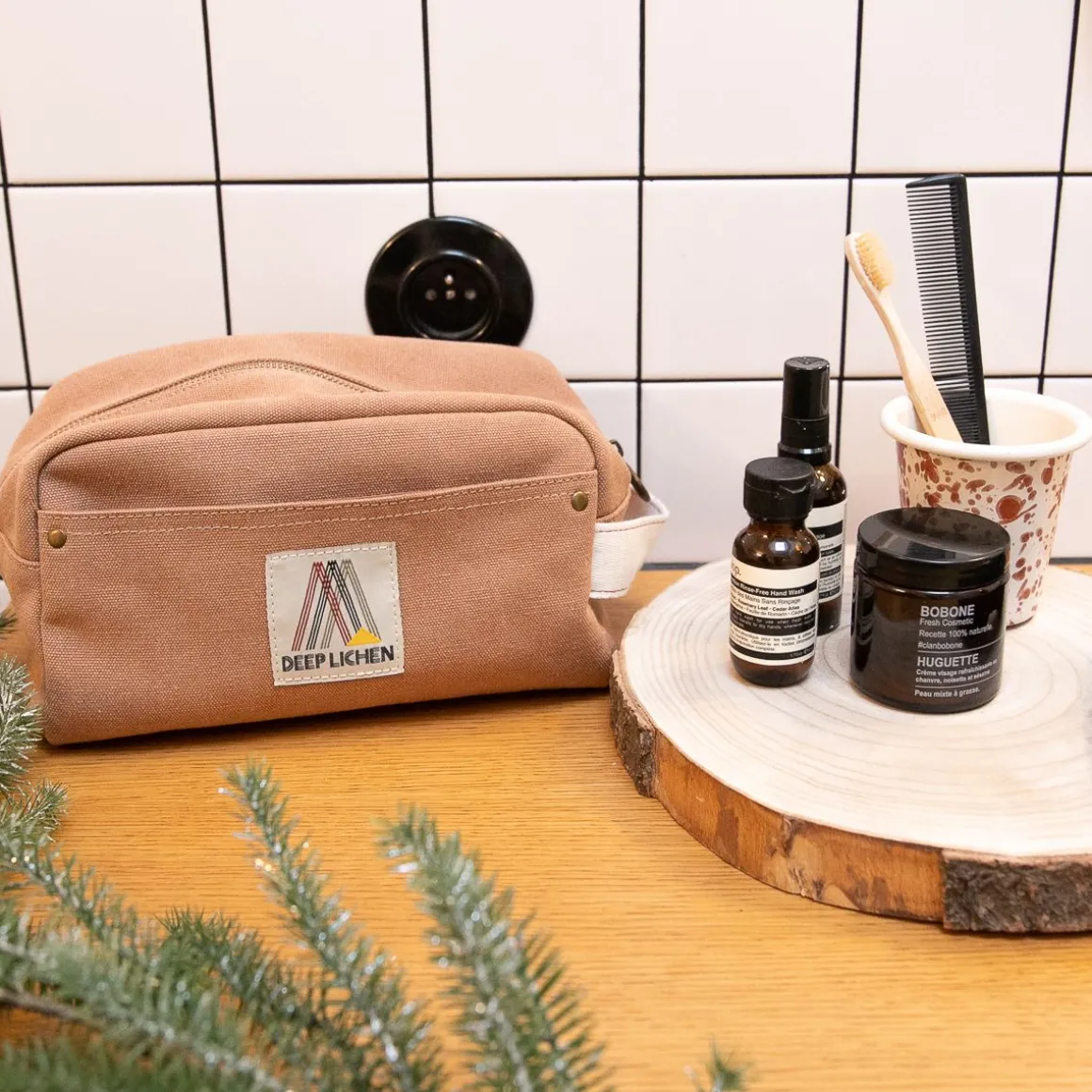Trousse de toilette en toile marron